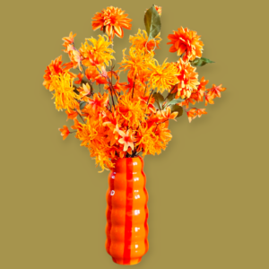 Oranje Kunstbloemen in een Bijpassende Oranje Vaas