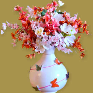 Kunstbloemen in Vlindervaas