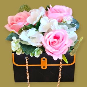 Kunstbloemen Decoratie in een klein tasje.