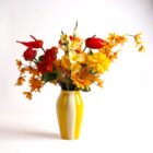 Kunstbloemen in geel - witte vaas - complete set - Afbeelding 3