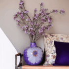 Paarse Metalen Vaas met Bloem -18cm | Opvallende woondecoratie - Afbeelding 2