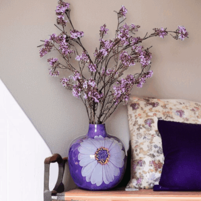 Paarse Metalen Vaas met Bloem -18cm | Opvallende woondecoratie