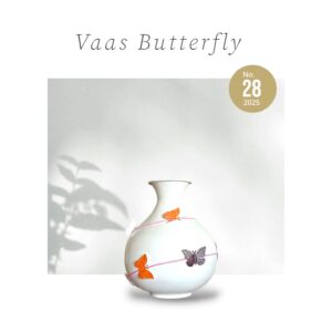 Witte vaas met vlinders - handgeschilderde vlinders - 30 cm hoog