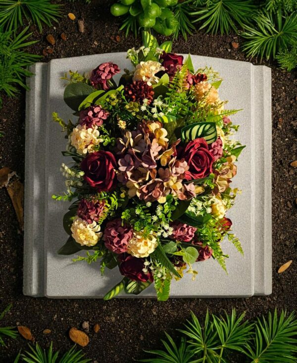 Rouwstuk Mira - Ovaal rouwstuk kunstbloemen