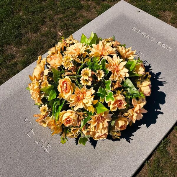 Rouwstuk Noa - Rond rouwstuk kunstbloemen